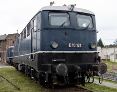 E 10 121