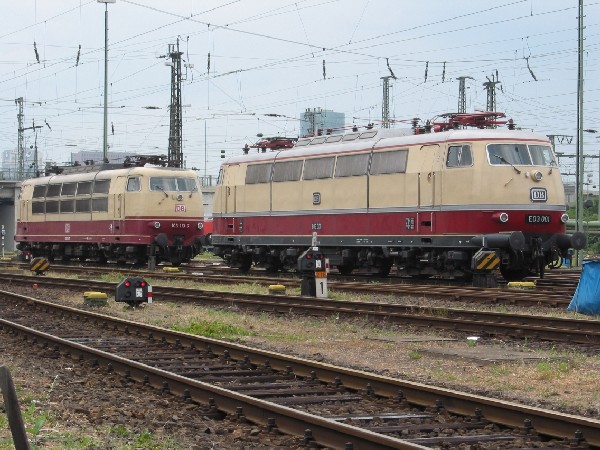Abbildung der Lokomotiven E 03 001 + 103 113-7