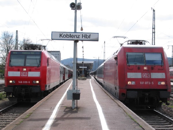 Abbildung der Lokomotiven 146 009-6 und 101 073-5