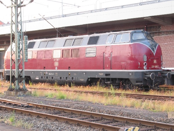 Abbildung der Lokomotive 221 135-7