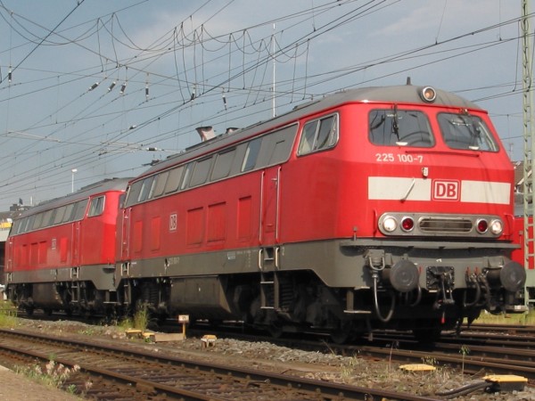 Abbildung der Lokomotive 225 100-7