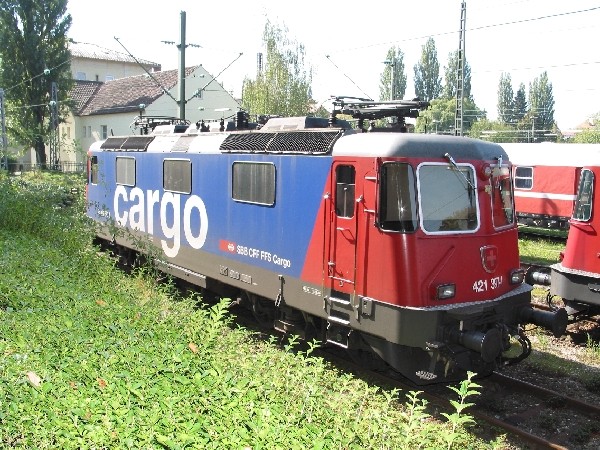 Abbildung der Lokomotive Re 4/4 II 421 397-1