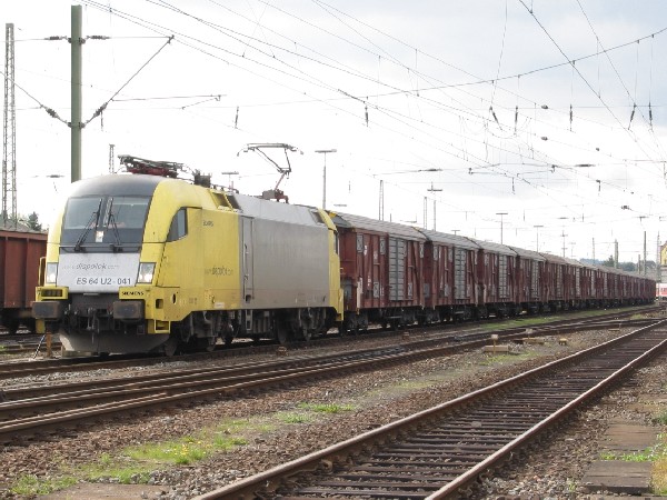 Abbildung der Siemens-Lokomotive ES 64 U2-041 (182 541)
