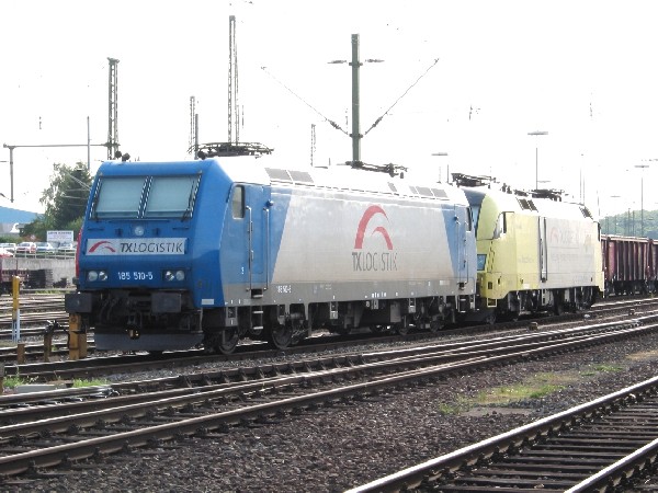 Abbildung der Lokomotiven TX Logistik 185 510-5 + SDL ES 64 U2-009