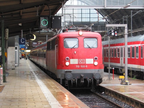 Abbildung der Lokomotive 110 166-6