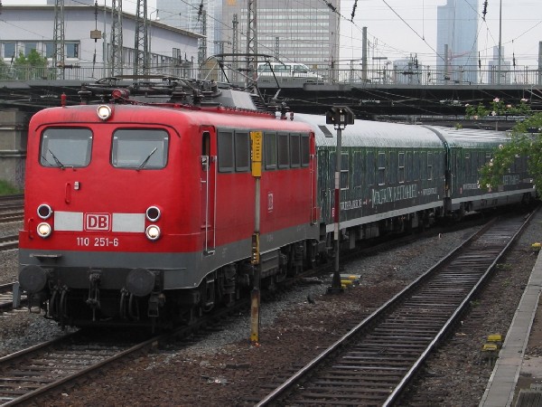 Abbildung der Lokomotive 110 251-5
