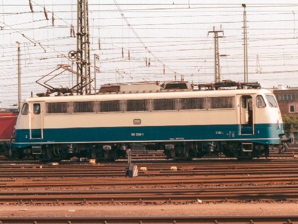 Abbildung der Lokomotive 110 338-1