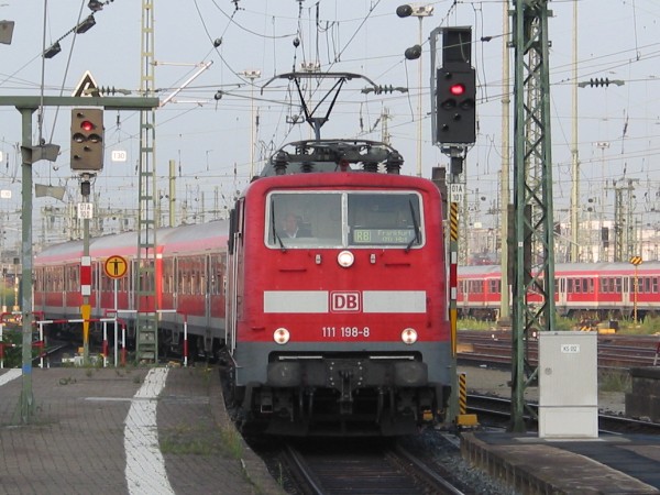 Abbildung der Lokomotive 111 198-8