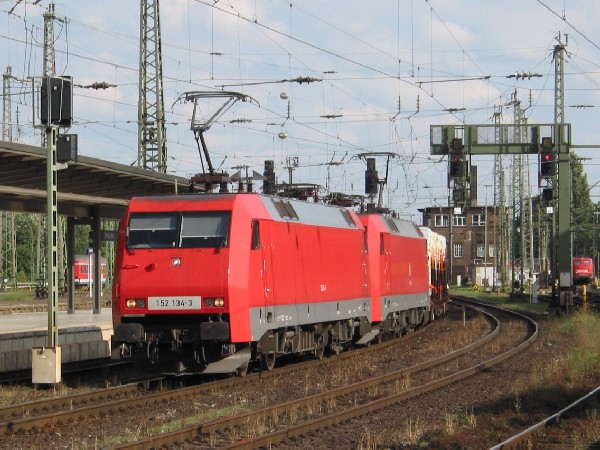 Abbildung der Lokomotiven 152 134-3 und 152 146-7