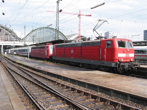 Abbildung der Lokomotiven 181 209-8 und 181 203-1