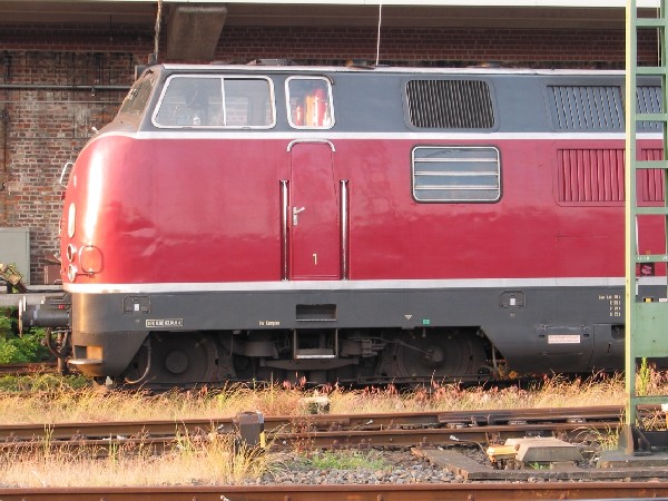 Abbildung der Lokomotive 221 135-7
