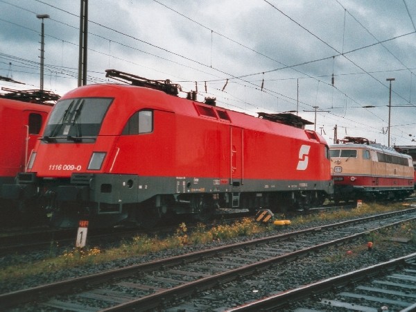 Abbildung der Lokomotiven 1116 009-0 und E 03 001