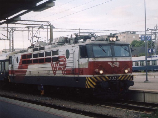 Abbildung der Lokomotive Sr 1 3035 der VR