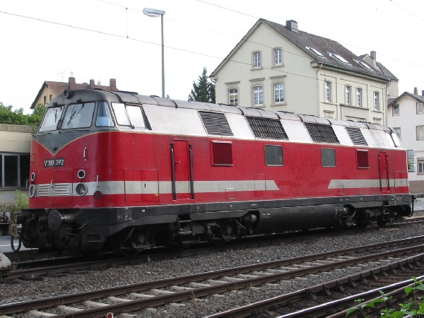 Abbildung der Lokomotive V 180 392 (ex DB 228 392-7)